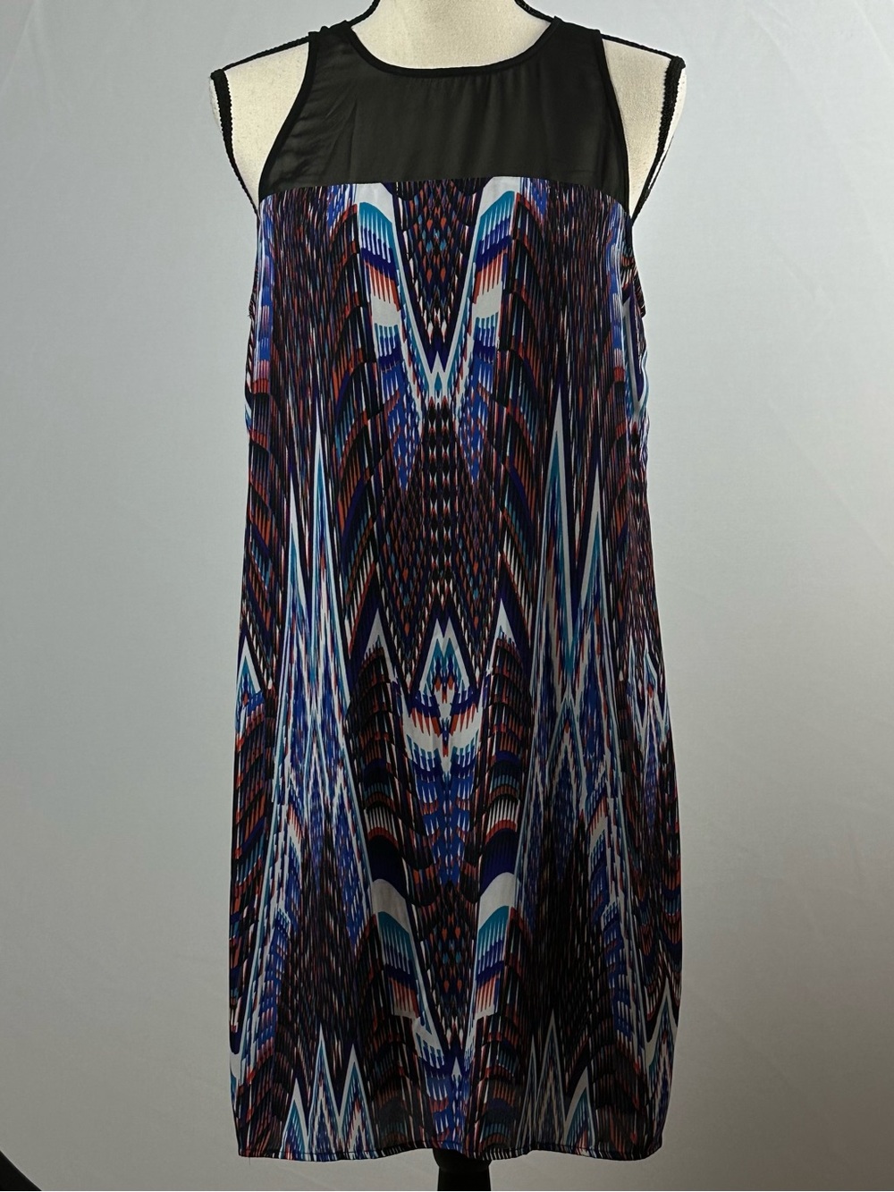 BISOU BISOU Multicolor Geometric Chevron Illusion Mesh Shift Dress - size 6